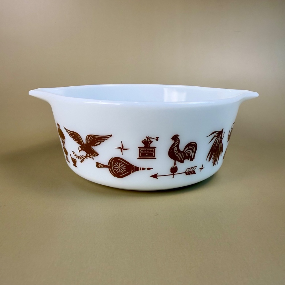 Vintage Pyrex 1.5 Qt Casserole Dish – "Early American" Pattern, 1960s - Picture 3 of 11